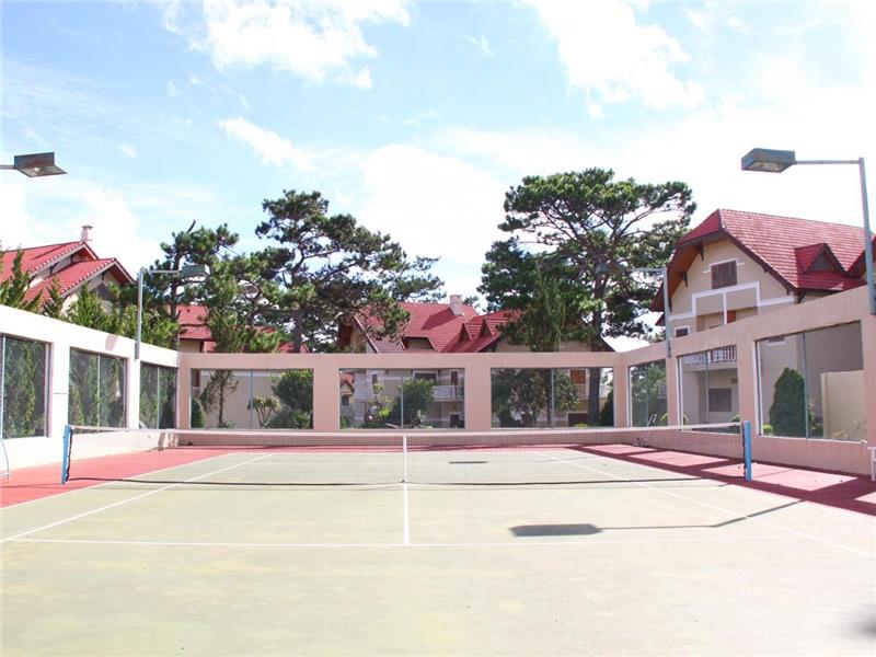 Sân tennis